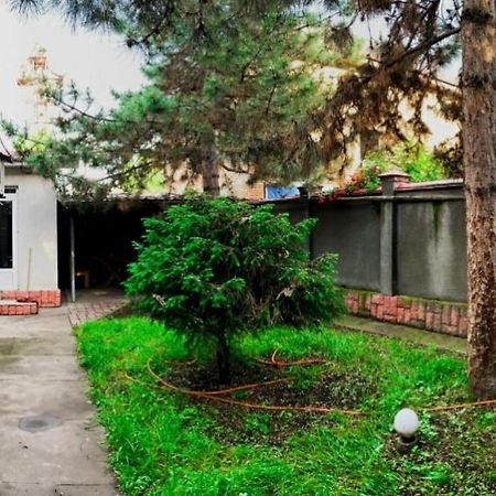 Ala-Bel Guesthouse Bishkek Bagian luar foto