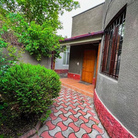 Ala-Bel Guesthouse Bishkek Bagian luar foto