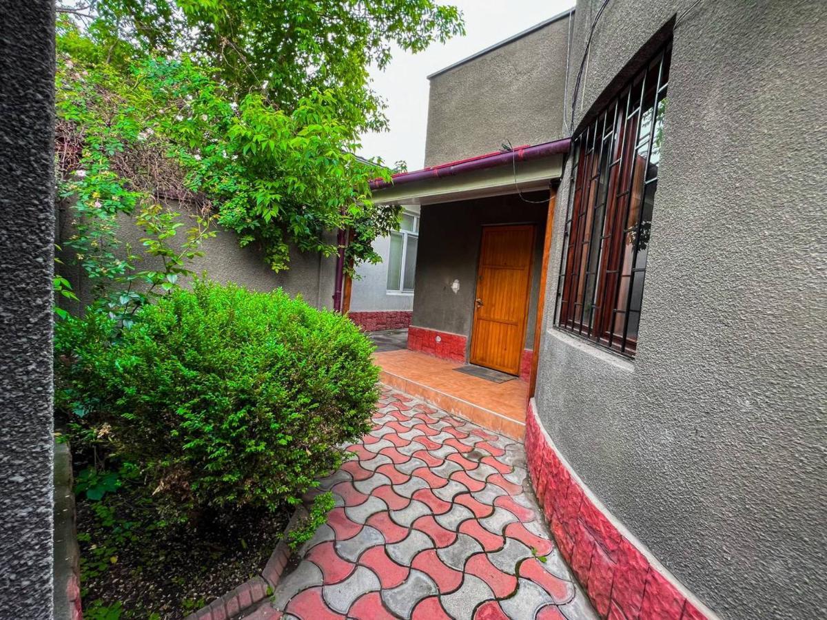 Ala-Bel Guesthouse Bishkek Bagian luar foto